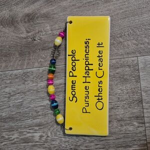 Hanging‎ sign, yellow